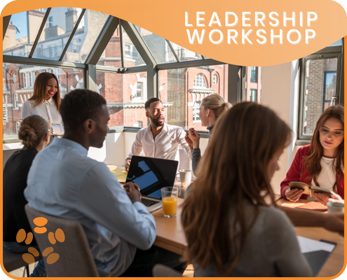 Leadership Workshop Teilnehmende im Leadership Workshop diskutieren im Seminarraum